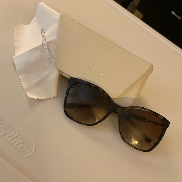 Michael Kors | Accessories | Michael Kors Sabina Ii  display picture 3
